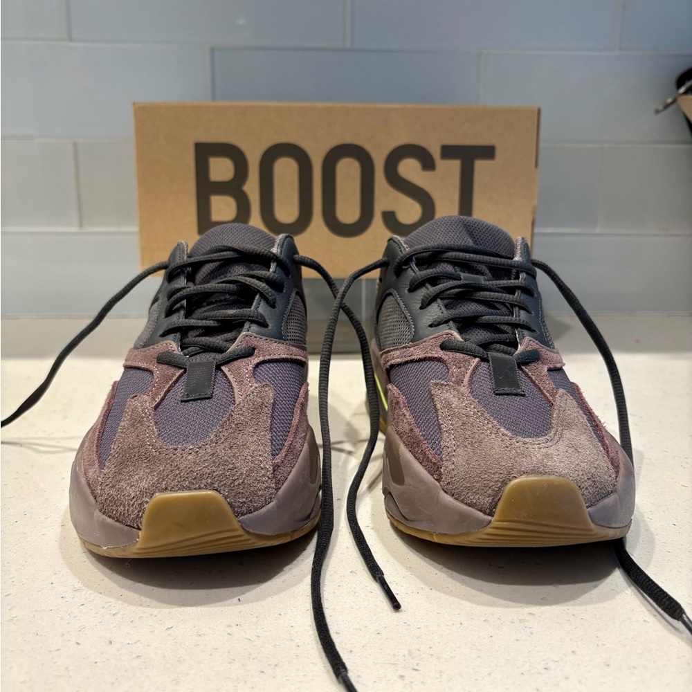 YEEZY 700 MAUVE US SZ 7 - Picture 3 of 7